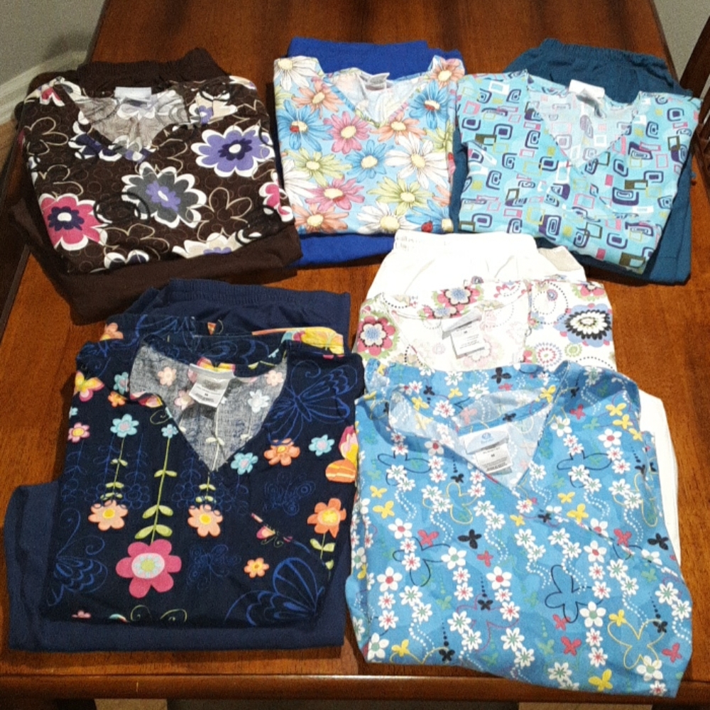 Women's Medical Uniforms Scrubs Bundle